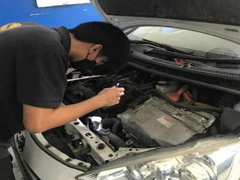 Toyota Prius C Service & Maintenance